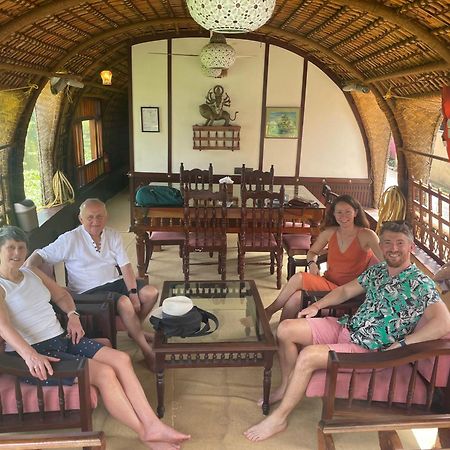 Thara'S Houseboat 호텔 Alappuzha 외부 사진