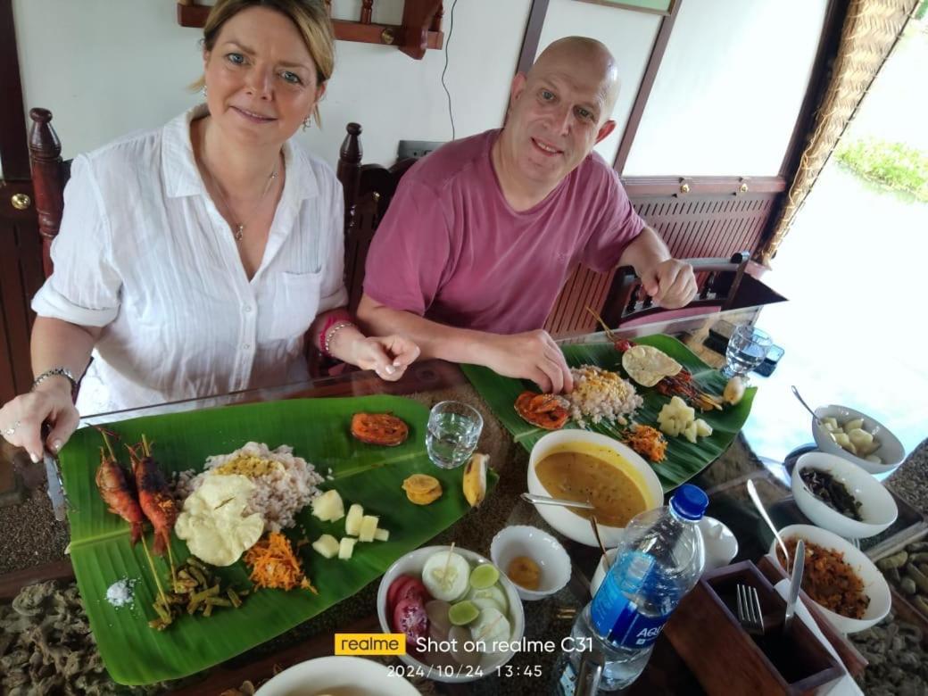 Thara'S Houseboat 호텔 Alappuzha 외부 사진
