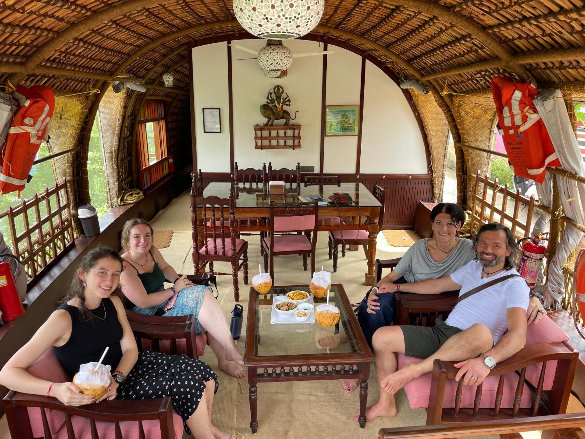 Thara'S Houseboat 호텔 Alappuzha 외부 사진