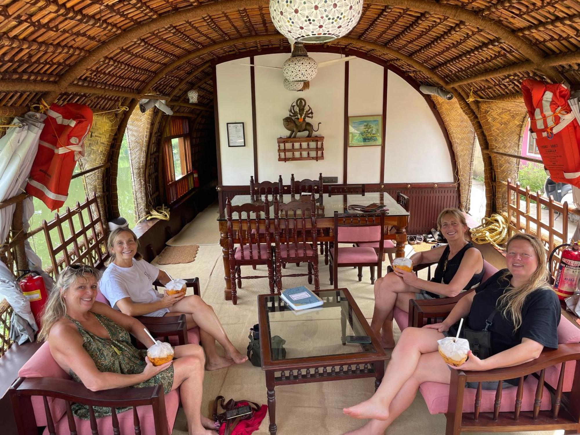 Thara'S Houseboat 호텔 Alappuzha 외부 사진