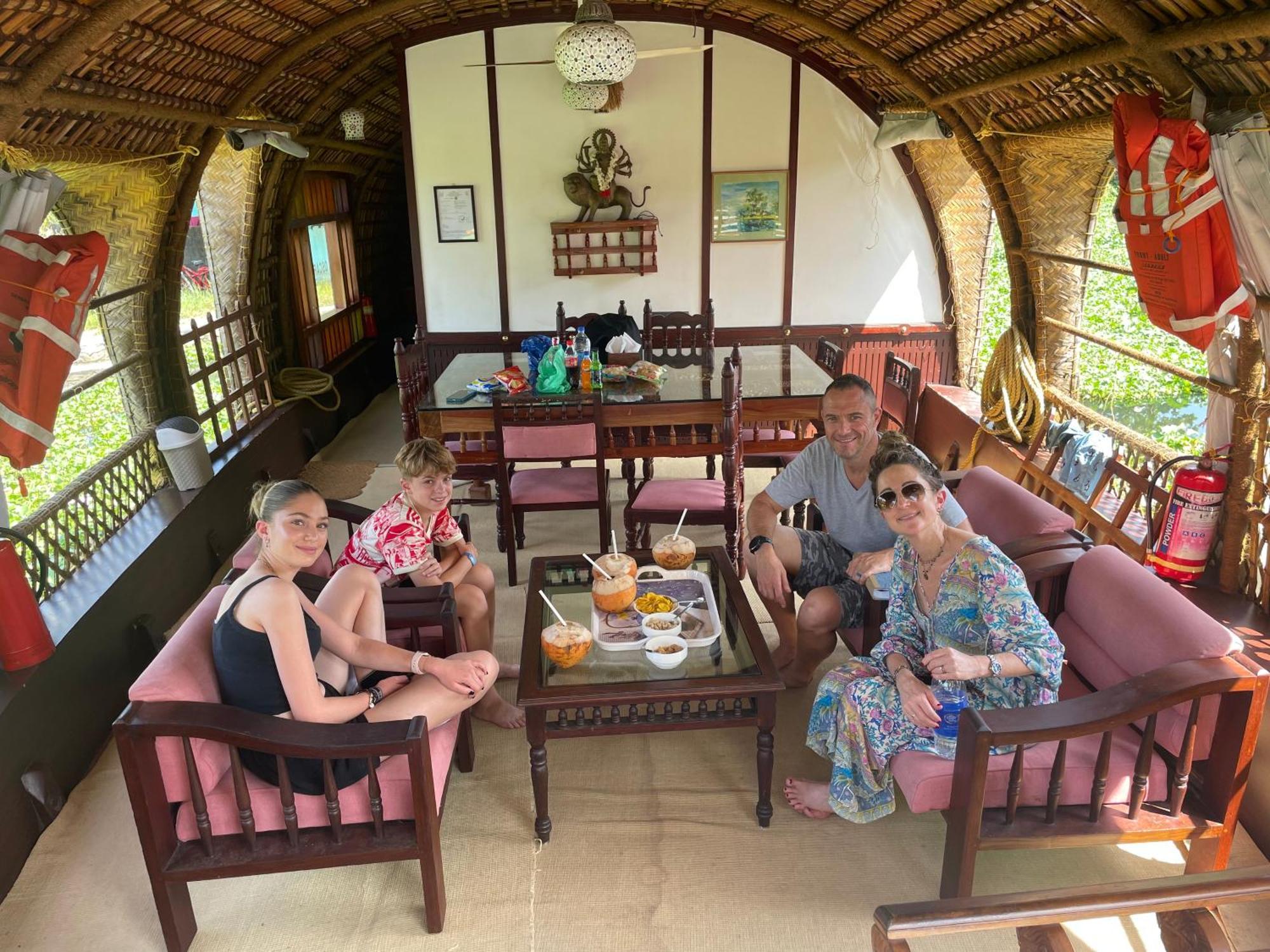 Thara'S Houseboat 호텔 Alappuzha 외부 사진