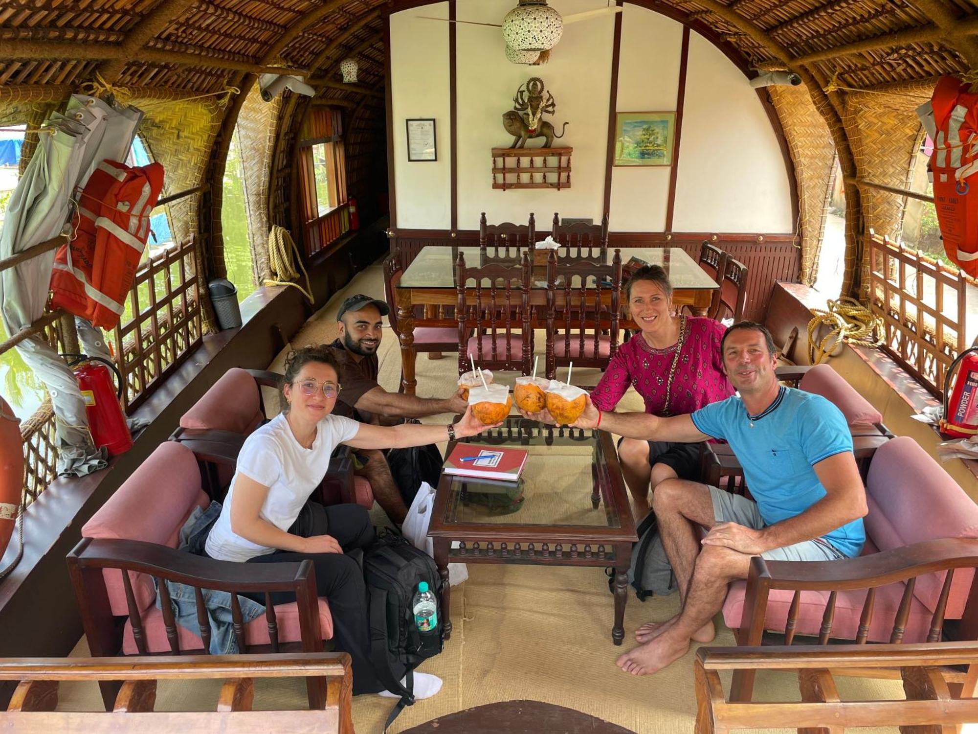 Thara'S Houseboat 호텔 Alappuzha 외부 사진